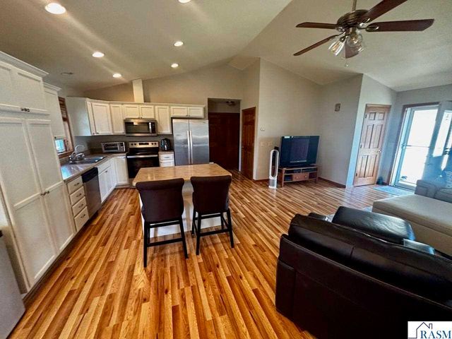 1924 Rock Ridge Lane, St. Peter, MN 56082