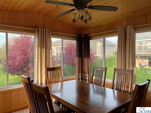 1924 Rock Ridge Lane, St. Peter, MN 56082