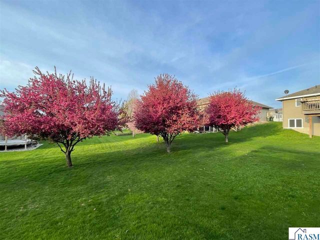 1924 Rock Ridge Lane, St. Peter, MN 56082
