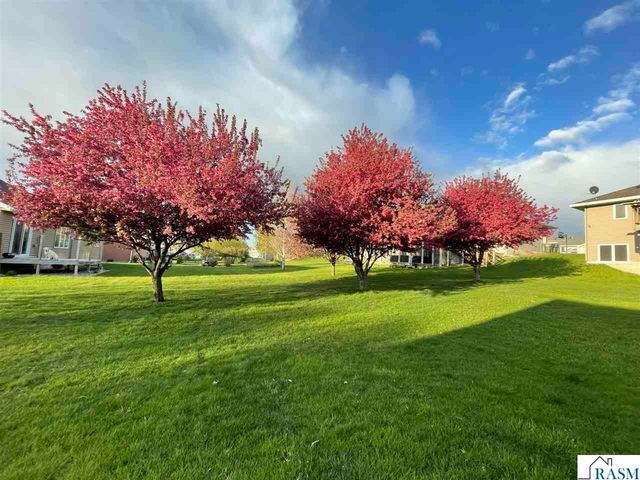 1924 Rock Ridge Lane, St. Peter, MN 56082