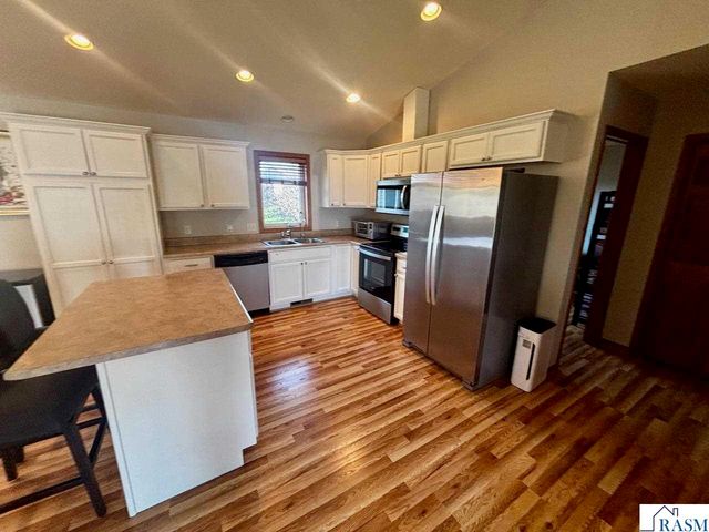 1924 Rock Ridge Lane, St. Peter, MN 56082