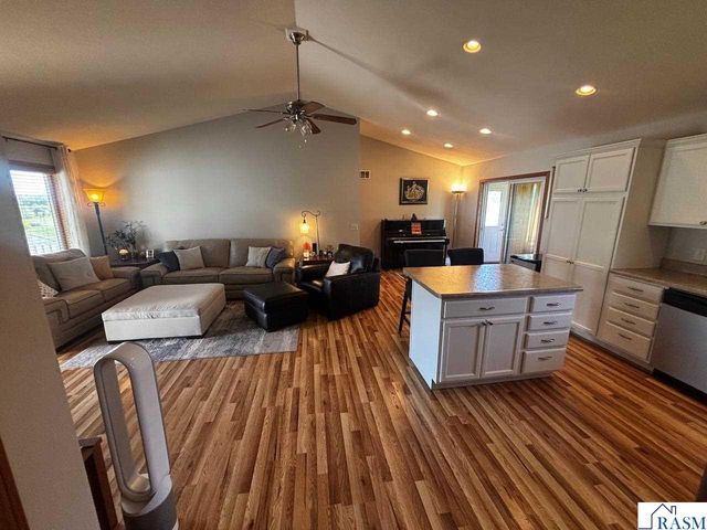 1924 Rock Ridge Lane, St. Peter, MN 56082