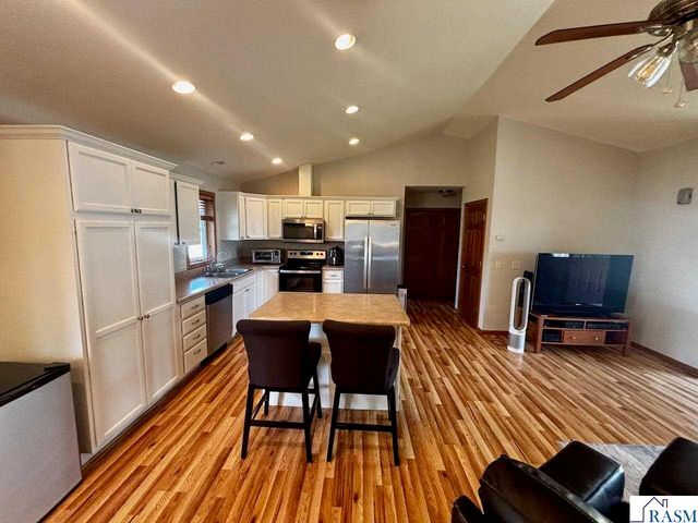 1924 Rock Ridge Lane, St. Peter, MN 56082