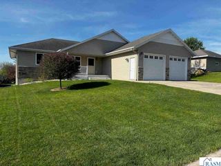 1924 Rock Ridge Lane, St. Peter, MN 56082