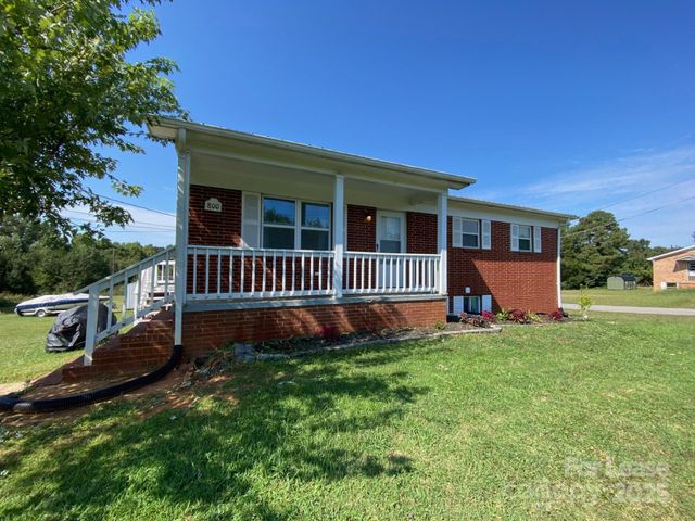 800 St James Church Road, Newton, NC 28658