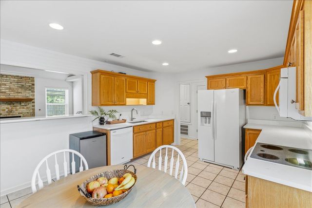 2232 Lemure Drive, Navarre, FL 32566