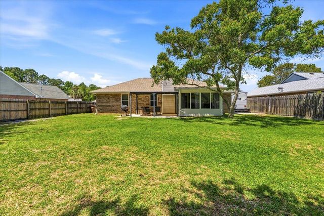 2232 Lemure Drive, Navarre, FL 32566