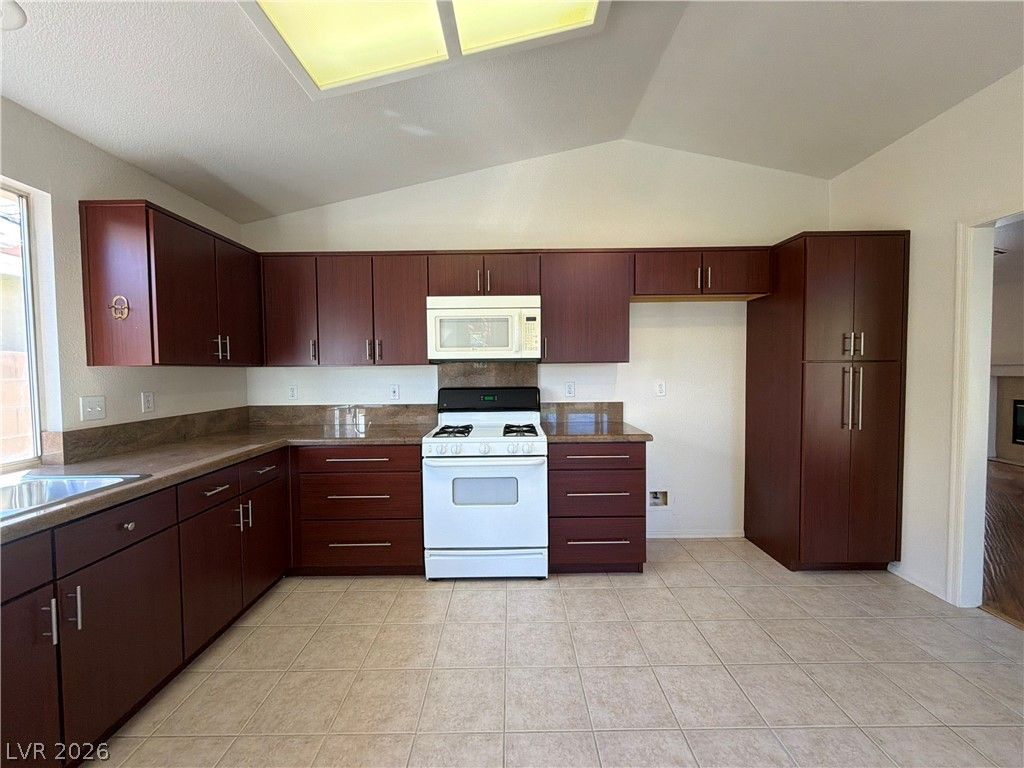 6916 Troubador Drive, Las Vegas, NV 89119 — photo 2