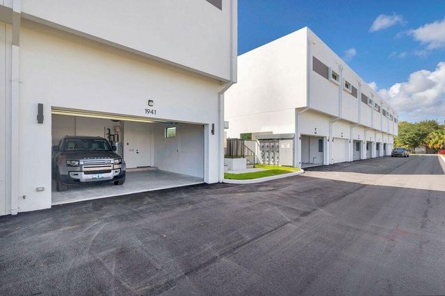 1933 Dock Street, West Palm Beach, FL 33405