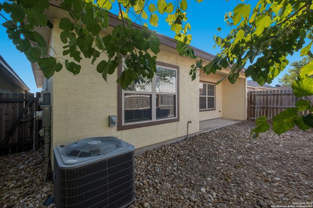 7019 Hallie Rdg, San Antonio, TX 78227