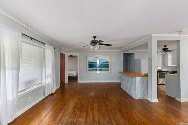 1521 S MESQUITE AVE, New Braunfels, TX 78130