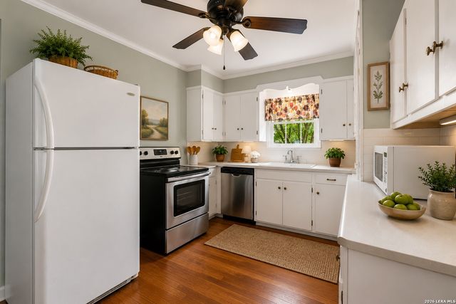 1521 S MESQUITE AVE, New Braunfels, TX 78130