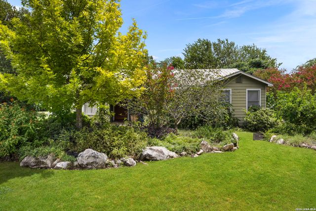 1521 S MESQUITE AVE, New Braunfels, TX 78130