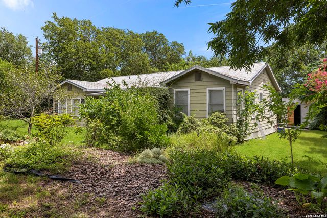 1521 S MESQUITE AVE, New Braunfels, TX 78130