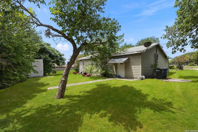 1521 S MESQUITE AVE, New Braunfels, TX 78130