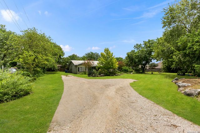 1521 S MESQUITE AVE, New Braunfels, TX 78130