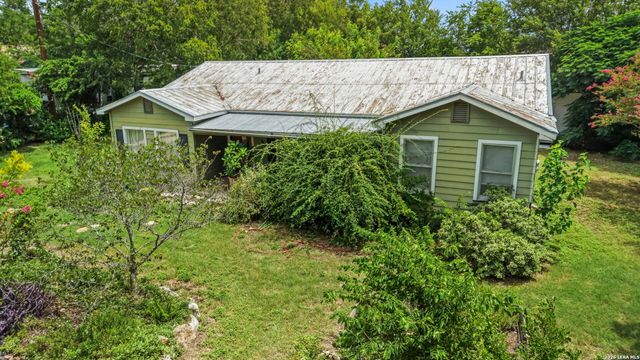 1521 S MESQUITE AVE, New Braunfels, TX 78130
