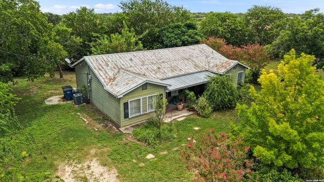 1521 S MESQUITE AVE, New Braunfels, TX 78130