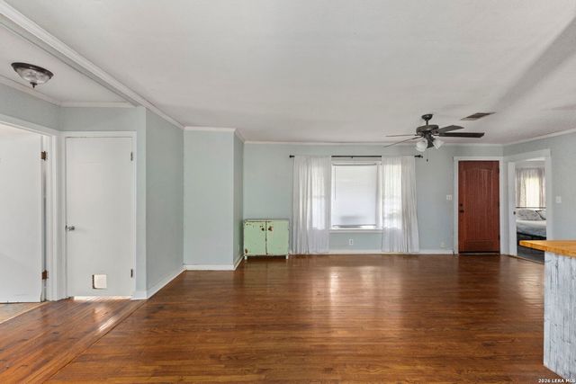 1521 S MESQUITE AVE, New Braunfels, TX 78130