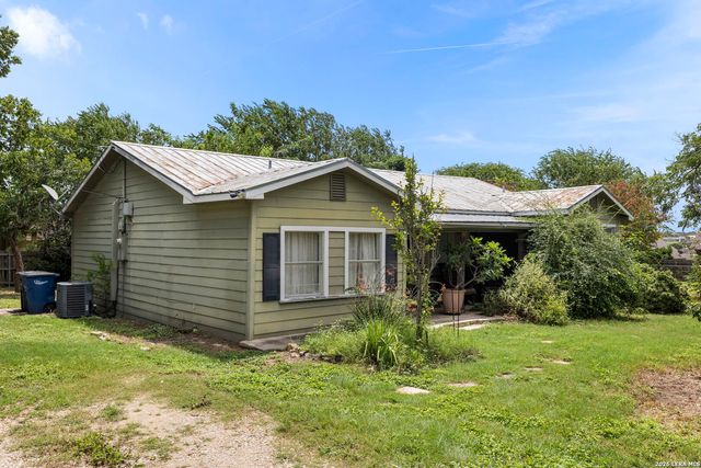1521 S MESQUITE AVE, New Braunfels, TX 78130