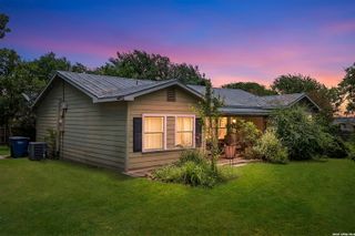 1521 S MESQUITE AVE, New Braunfels, TX 78130