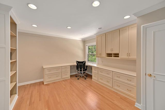 229 W Indian Creek COURT, Fox Point, WI 53217