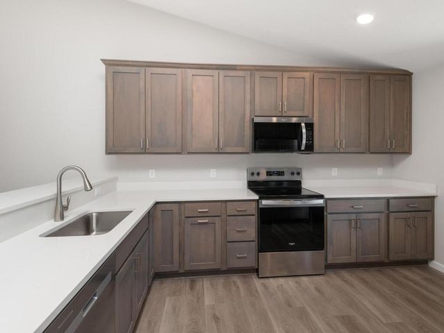 2127 River Bend Trail, Mayer, MN 55360