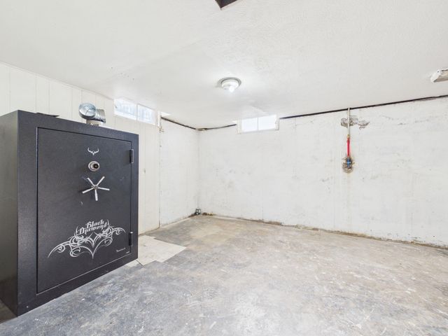 510 Wire Ave, Haysville, KS 67060