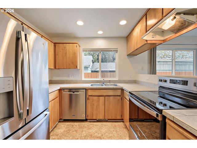 6626 N SENECA St, Portland, OR 97203