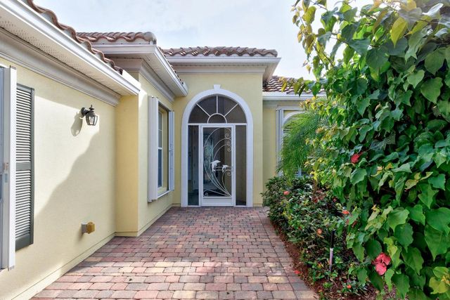 5194 Eleuthra Circle, Vero Beach, FL 32967