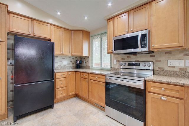 95 Oakhurst Drive, Munroe Falls, OH 44262