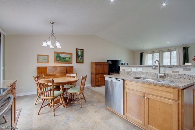 95 Oakhurst Drive, Munroe Falls, OH 44262