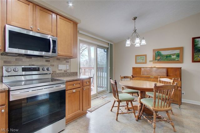 95 Oakhurst Drive, Munroe Falls, OH 44262