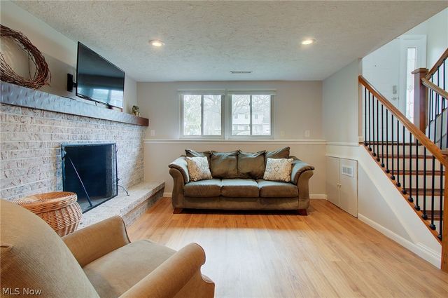 95 Oakhurst Drive, Munroe Falls, OH 44262