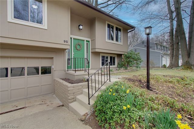 95 Oakhurst Drive, Munroe Falls, OH 44262