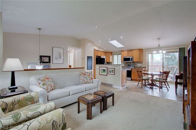 95 Oakhurst Drive, Munroe Falls, OH 44262