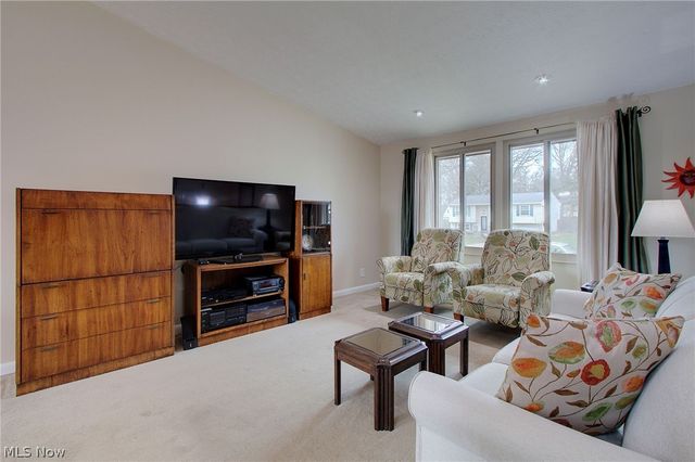 95 Oakhurst Drive, Munroe Falls, OH 44262