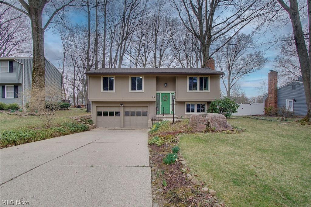95 Oakhurst Drive, Munroe Falls, OH 44262
