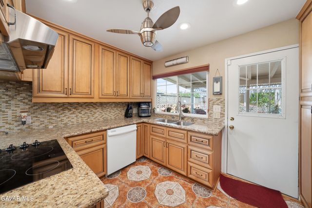 38452 Stanridge Avenue, Palmdale, CA 93550