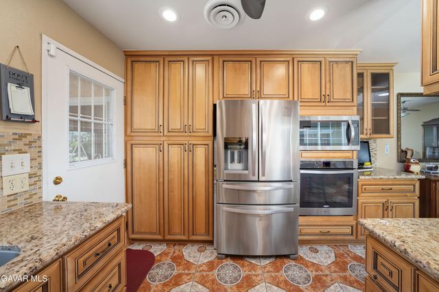 38452 Stanridge Avenue, Palmdale, CA 93550