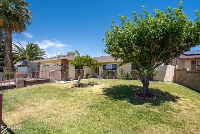 38452 Stanridge Avenue, Palmdale, CA 93550