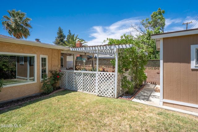 38452 Stanridge Avenue, Palmdale, CA 93550
