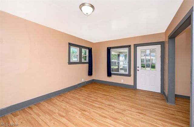 980 Neptune Avenue, Akron, OH 44301