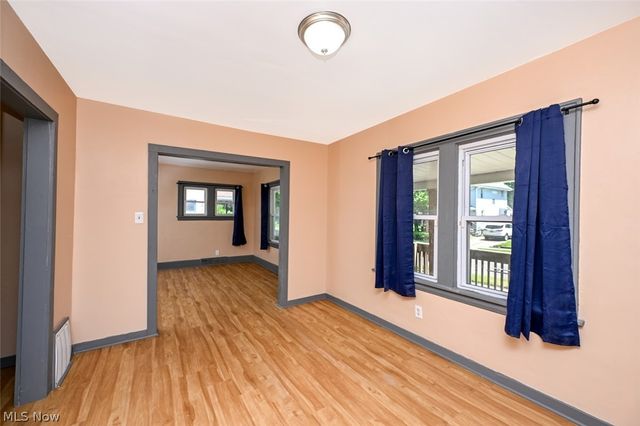 980 Neptune Avenue, Akron, OH 44301
