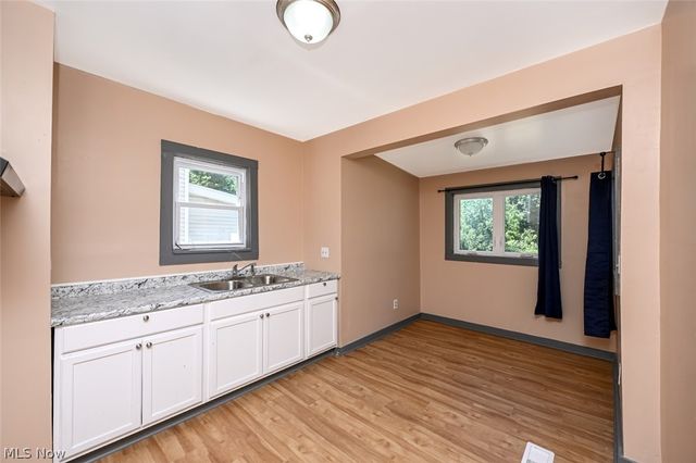980 Neptune Avenue, Akron, OH 44301