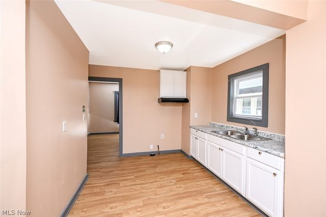980 Neptune Avenue, Akron, OH 44301