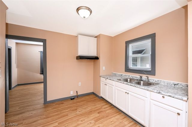 980 Neptune Avenue, Akron, OH 44301