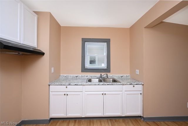 980 Neptune Avenue, Akron, OH 44301
