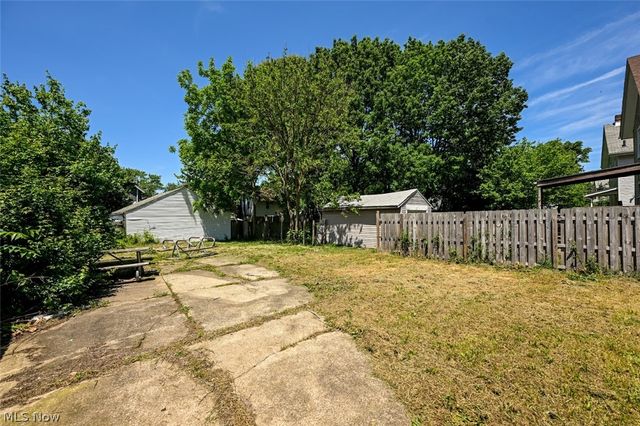 980 Neptune Avenue, Akron, OH 44301