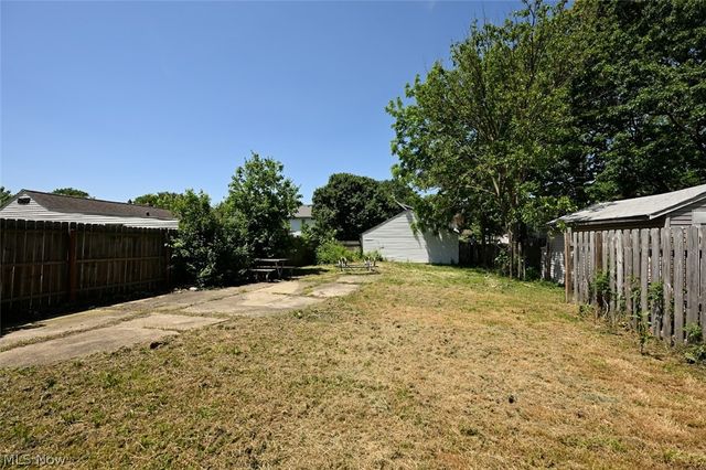 980 Neptune Avenue, Akron, OH 44301
